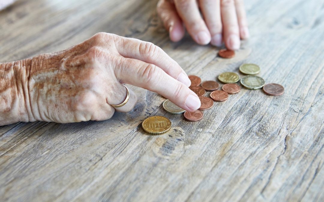 SI-CERT: Vse več Slovencev se po finančna posojila obrača na splet