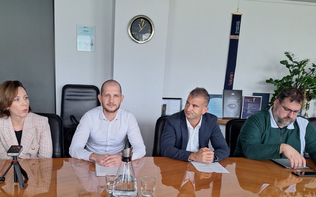 Elektronsko identiteto je treba skrbno varovati, sporočilo za javnost